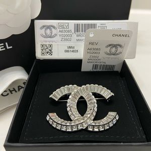 New Authentic CHANEL Classic CC Crystal Brooch
